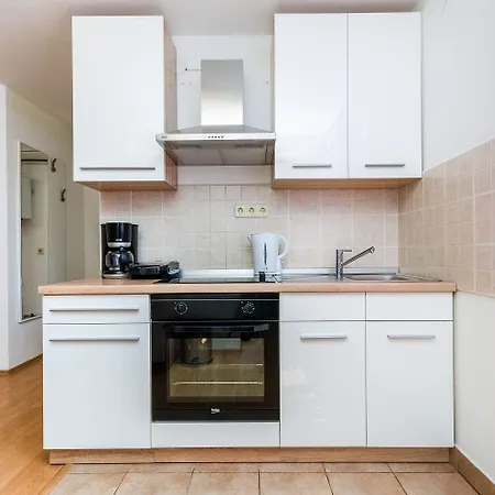 Helles Nur 400 Meter Zum Sandstrand Mit Meerblick, Wifi, Privatparkplatz Apartment Crikvenica