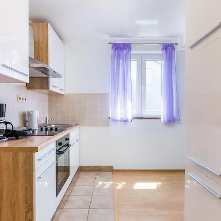 Apartment Helles Nur 400 Meter Zum Sandstrand Mit Meerblick, Wifi, Privatparkplatz