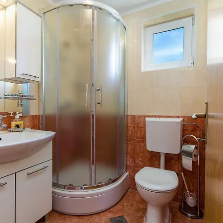 Helles Nur 400 Meter Zum Sandstrand Mit Meerblick, Wifi, Privatparkplatz Crikvenica