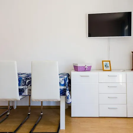 Helles Nur 400 Meter Zum Sandstrand Mit Meerblick, Wifi, Privatparkplatz * Crikvenica