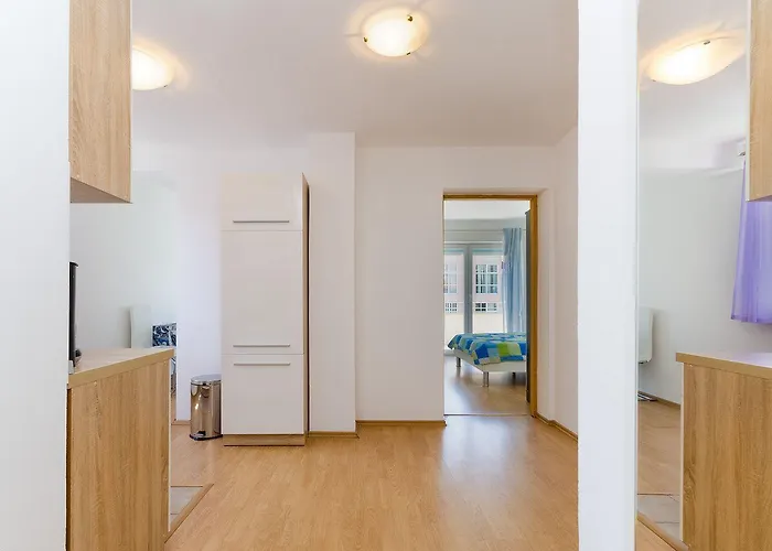 公寓 Helles Nur 400 Meter Zum Sandstrand Mit Meerblick, Wifi, Privatparkplatz 茨里克韦尼察