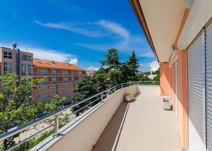 Helles Nur 400 Meter Zum Sandstrand Mit Meerblick, Wifi, Privatparkplatz * Crikvenica
