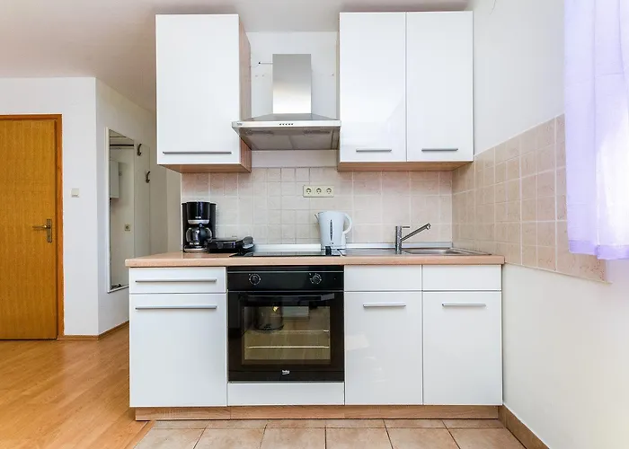 Helles Nur 400 Meter Zum Sandstrand Mit Meerblick, Wifi, Privatparkplatz Appartement Crikvenica